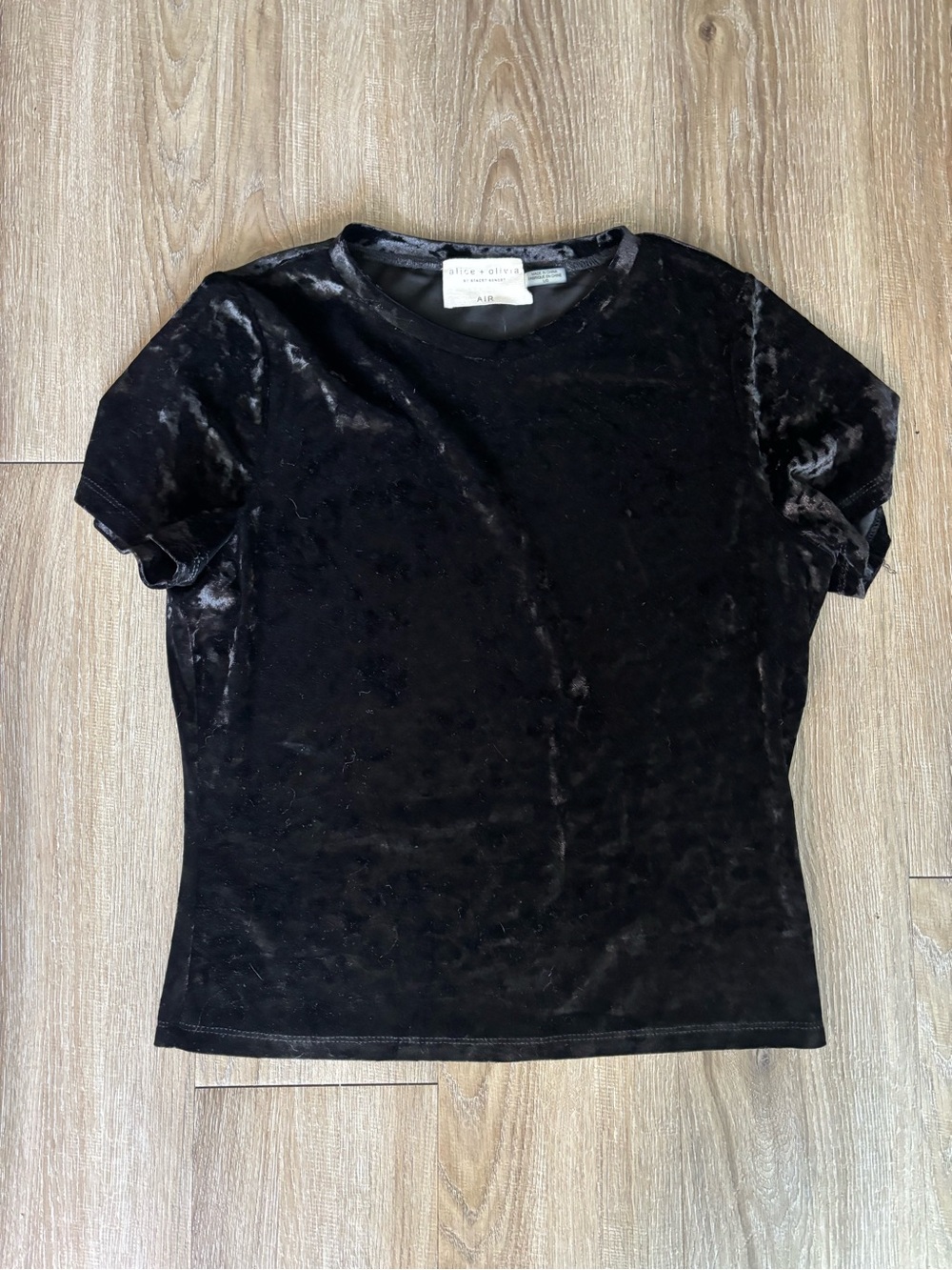 Alice + Olivia Black Velvet Short Sleeve Cropped Tee